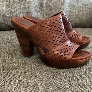 Frye cognac brown leather clog sandals size 11